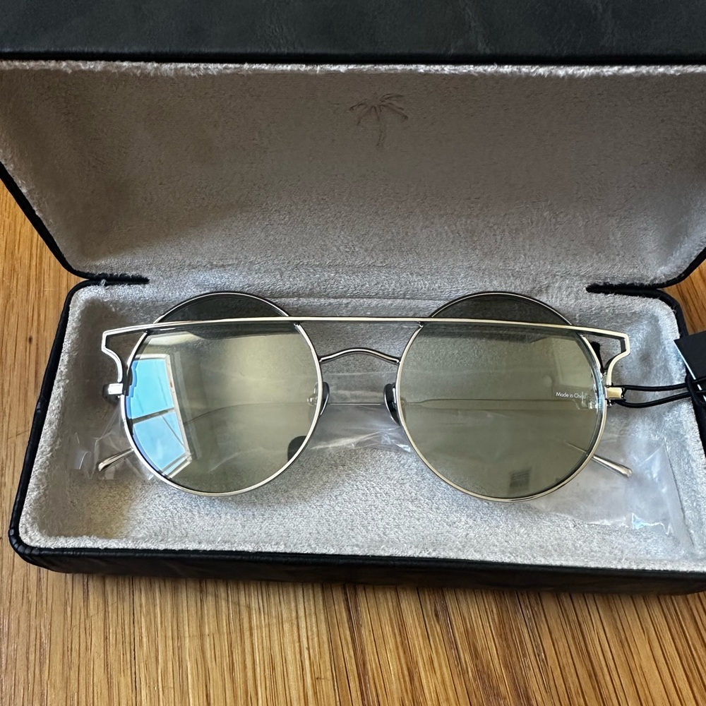 Sunday Somewhere Round Sunglasses & Case